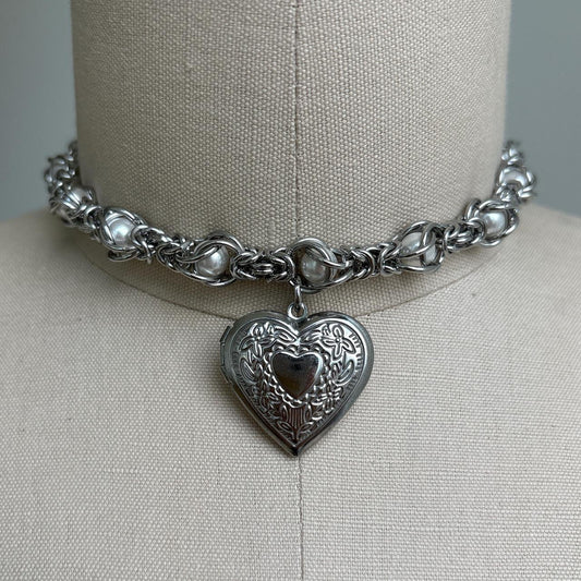 Encased Pearls Locket Choker