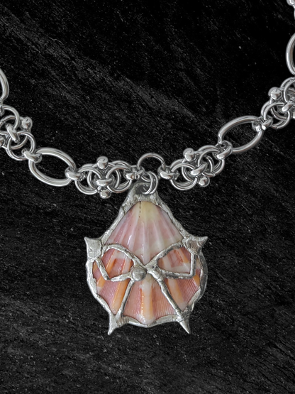 Bow and Shell Choker