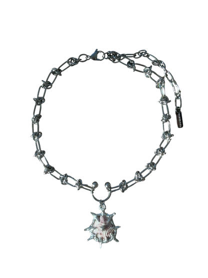 Piercing Shell Necklace