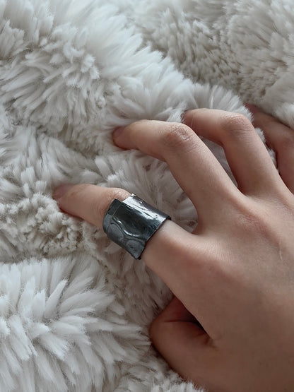 Oxidized Imprinta Ring